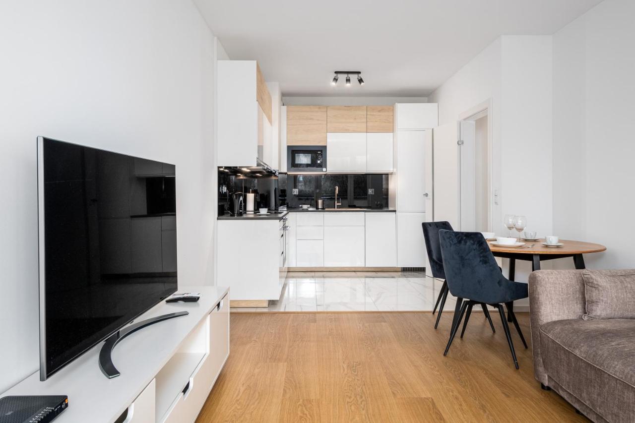 Warsaw Apartments 1 Sierpnia Street エクステリア 写真